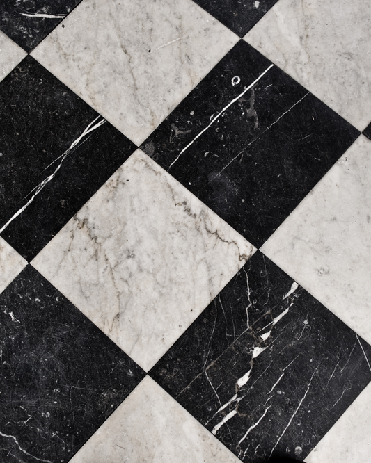 Black and White Hallway Decor Ideas: Transform Your Entryway with Elegance