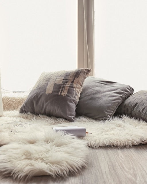 The ultimate guide to choosing the perfect rug for your  home – Find the best rugs for living rooms, bedrooms, and more.