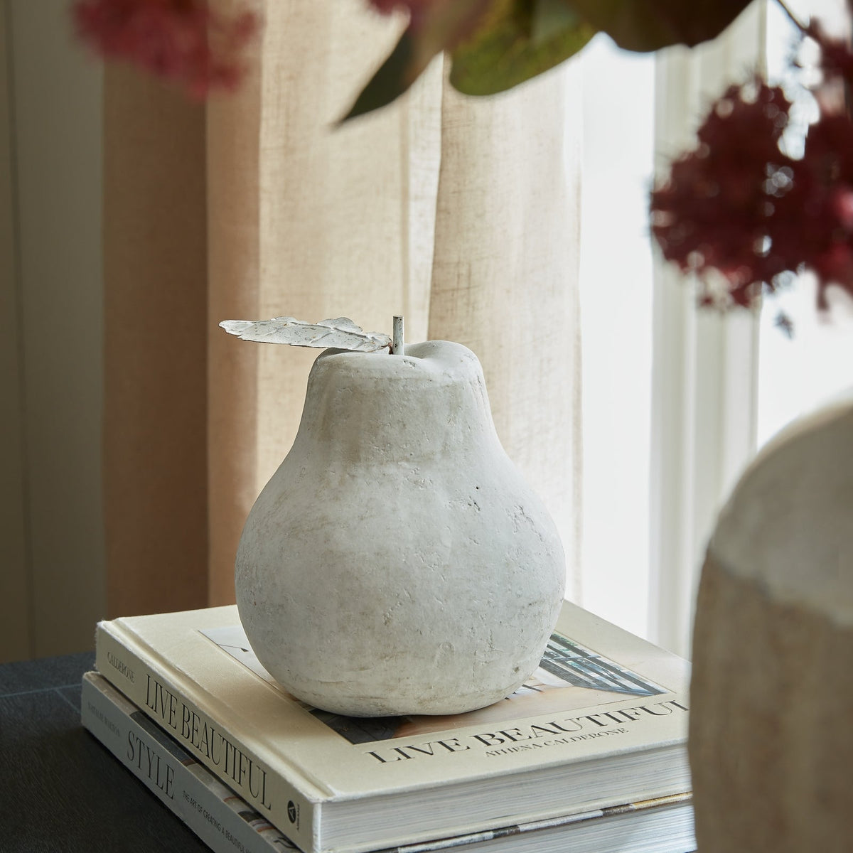 Sculptural ceramic & stone-effect decor
