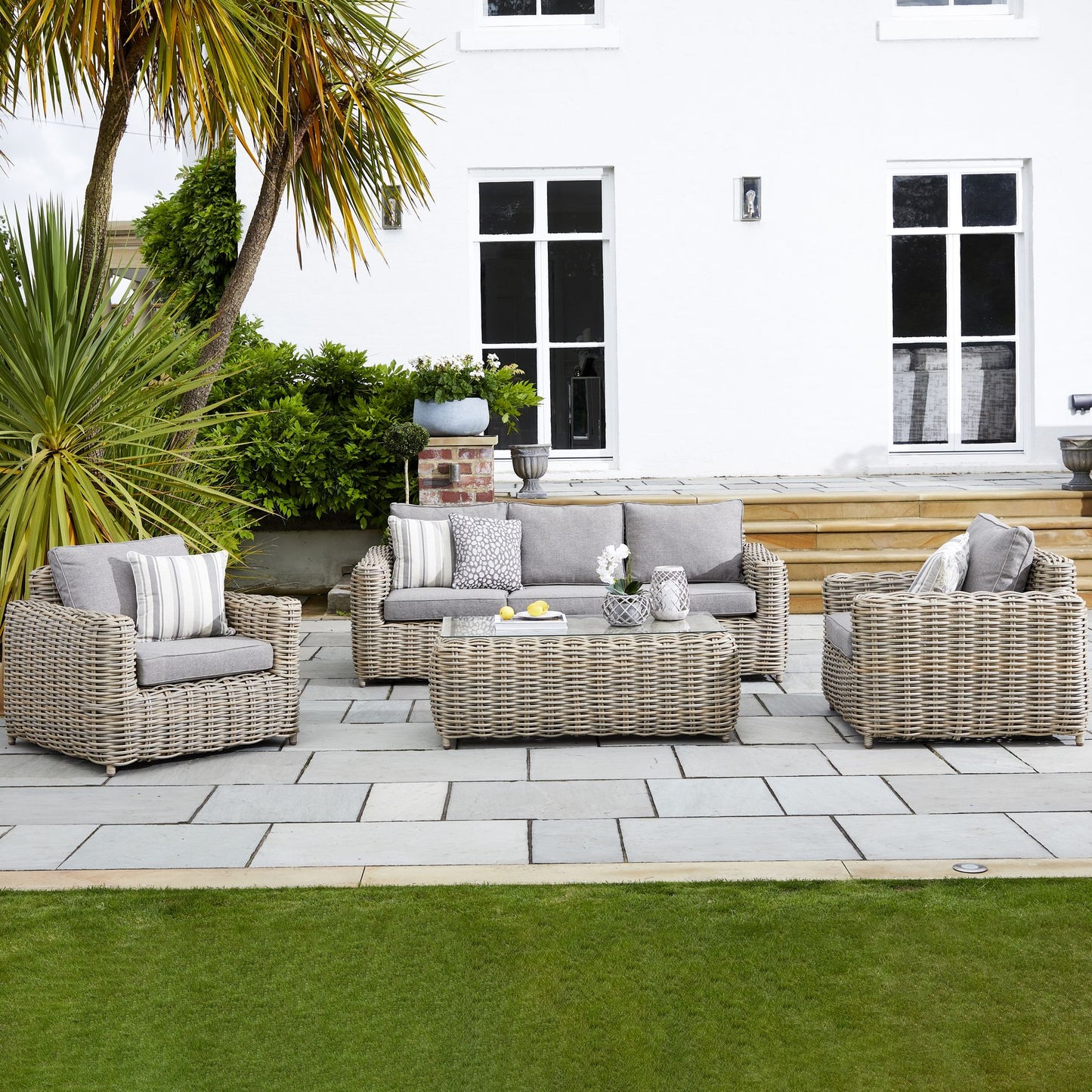 https://www.hill-interiors.com/images/giant/22947-c.jpg