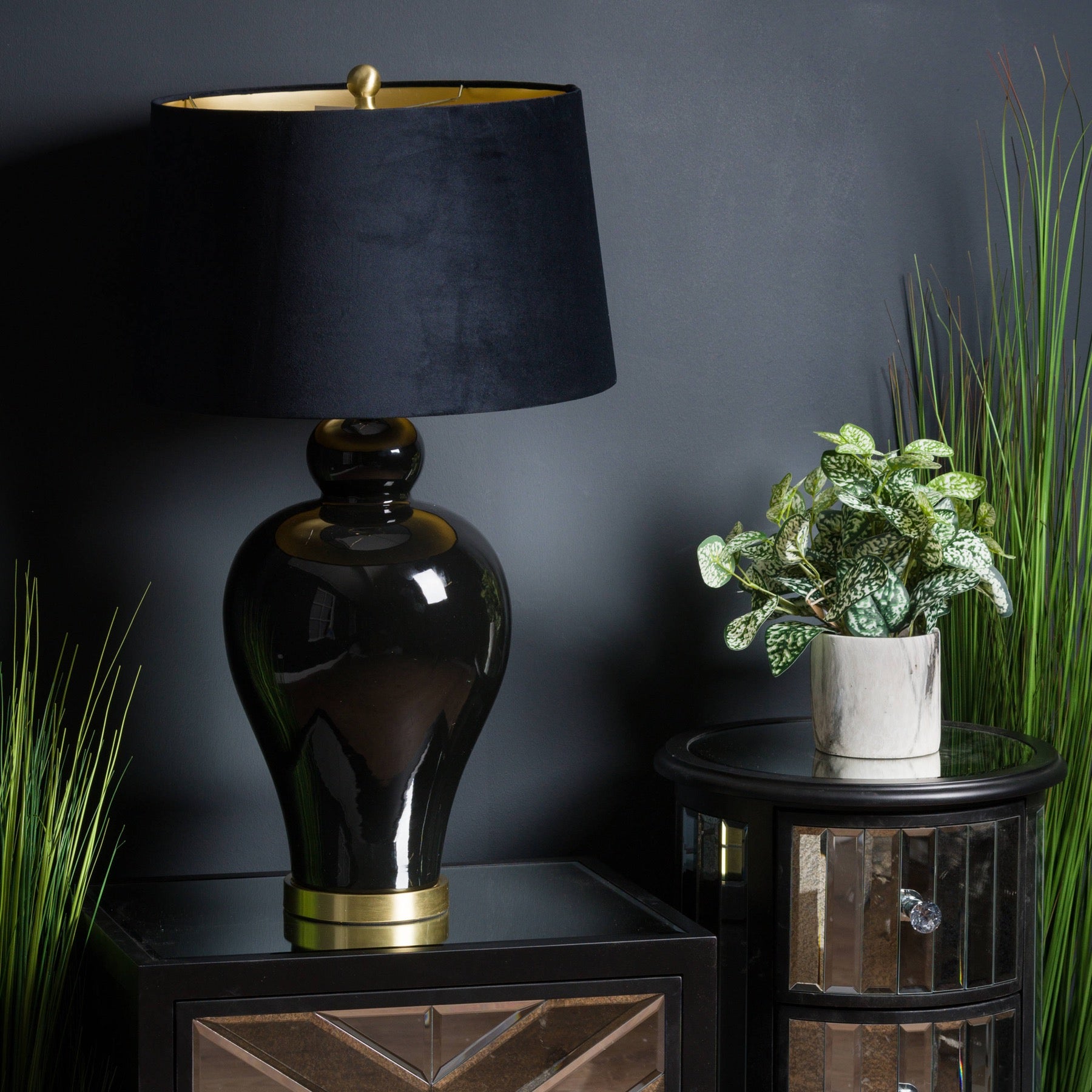 Hillinteriors Kalvin Black Table Lamp - HomenestUK